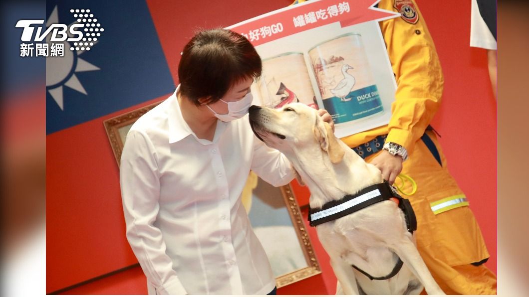 鐵雄二線一星 目前是全台獲贈授階最高階的搜救犬