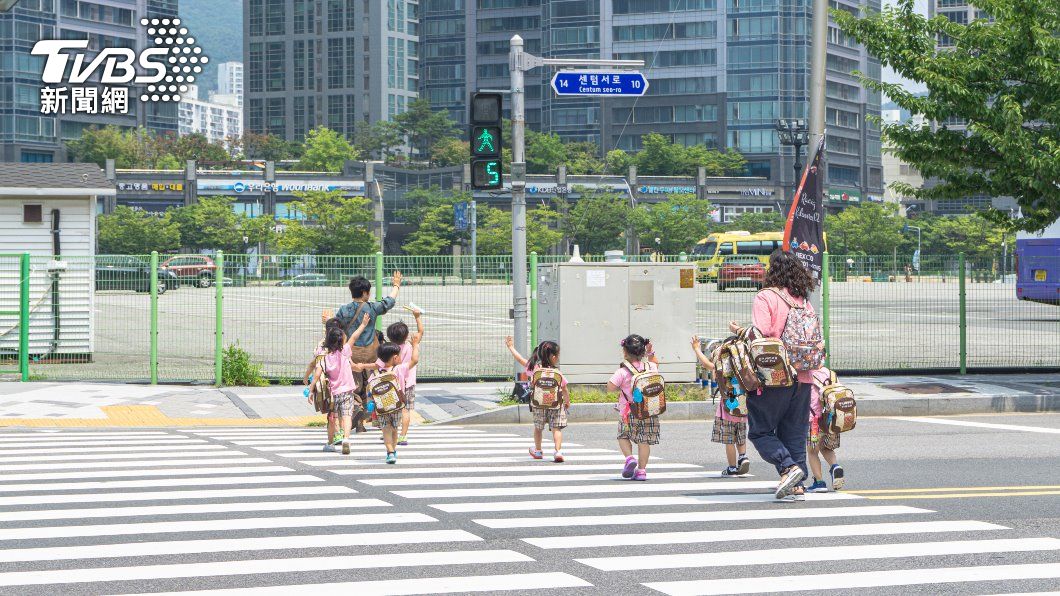 韓提升行人安全 斑馬線改漆黃色加強識別