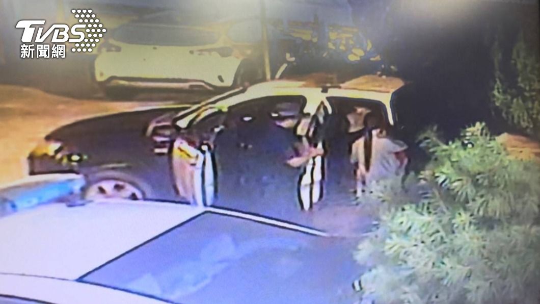 3歲童眼睛上吊吐白沫!爸媽求助警 10分鐘路程警4分鐘火速送達
