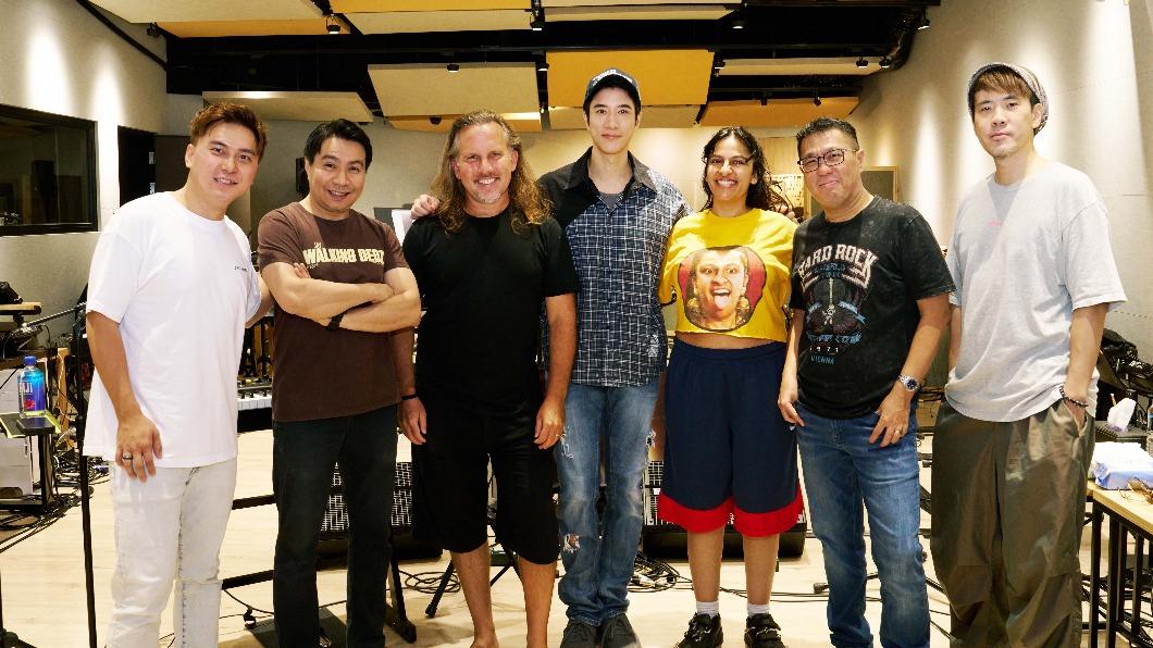 王力宏(中)找了許多神級樂手一起舉辦演唱會。(圖/寬魚國際提供)