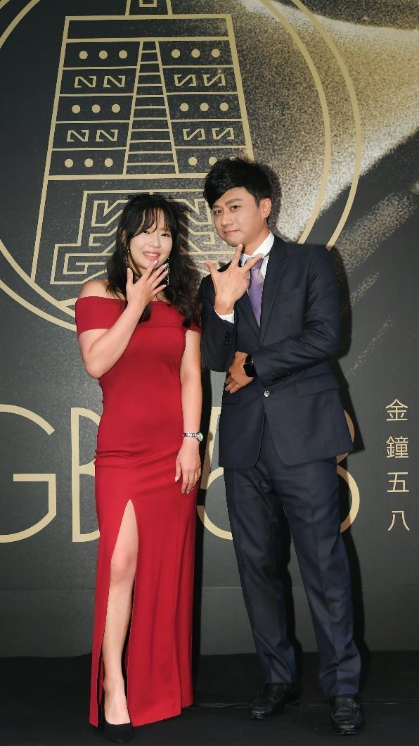 阿芹妹、黃丹尼擔任主持人。(圖/三立提供)