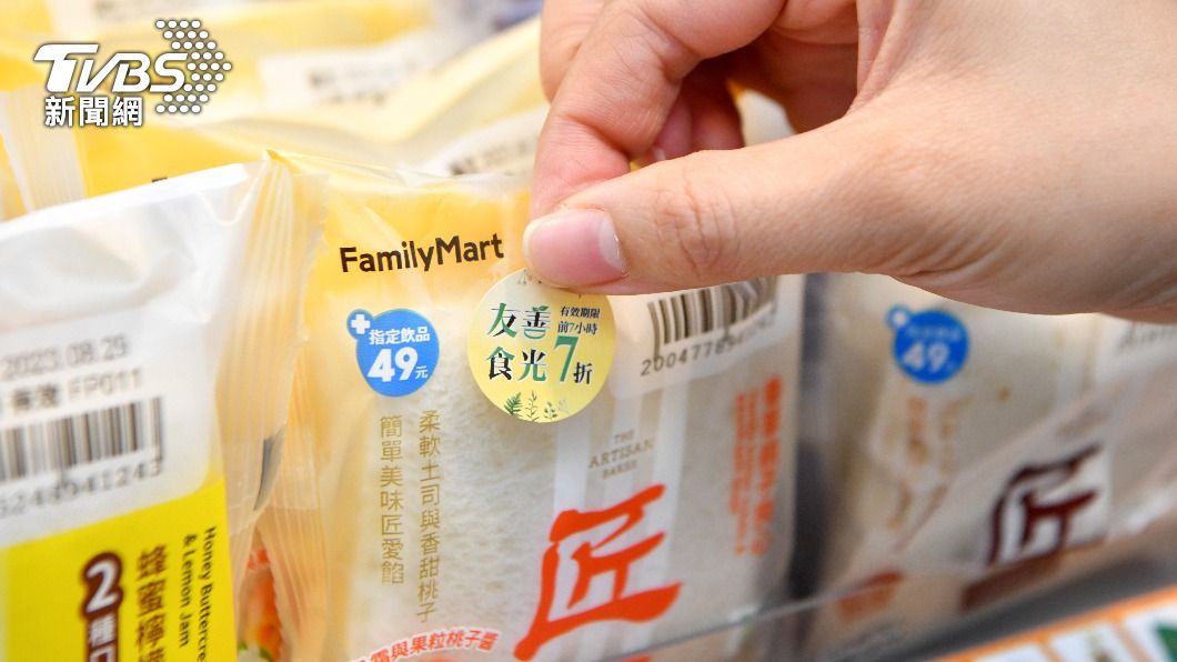 貼上友善食光貼紙的商品,促銷7折。(圖/胡瑞麒攝)