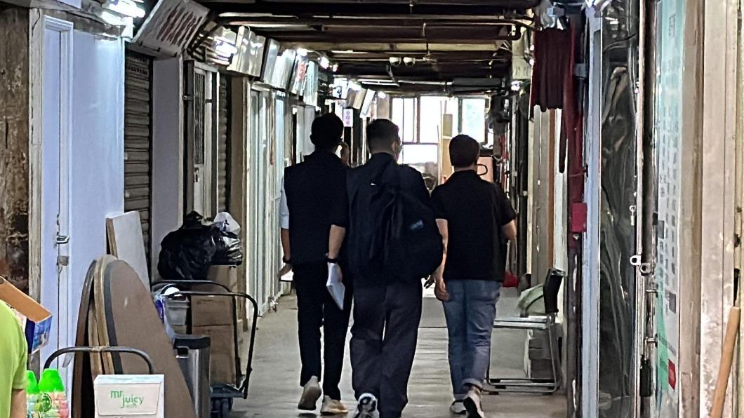 此命案引起大批員警到場搜證。（圖／香港01提供）