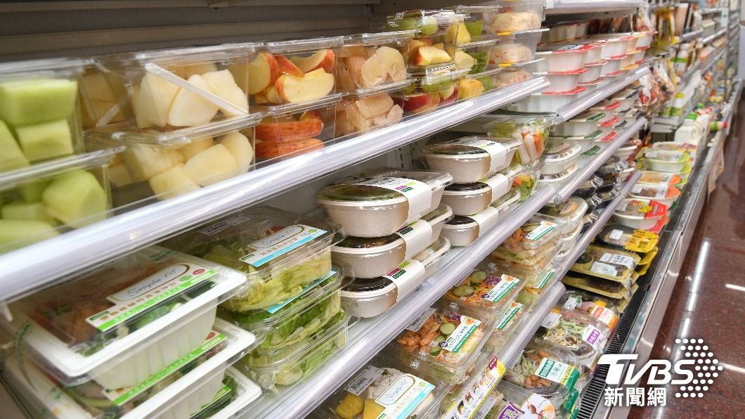 超商7-ELEVEN惜食計畫救毛孩。(圖/胡瑞麒攝)