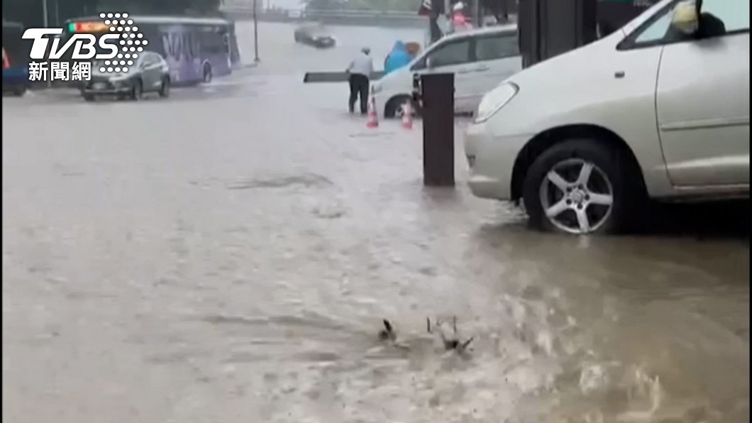 快訊／國家級警報響！高屏大雷雨炸不停　山區暴雨災防告警