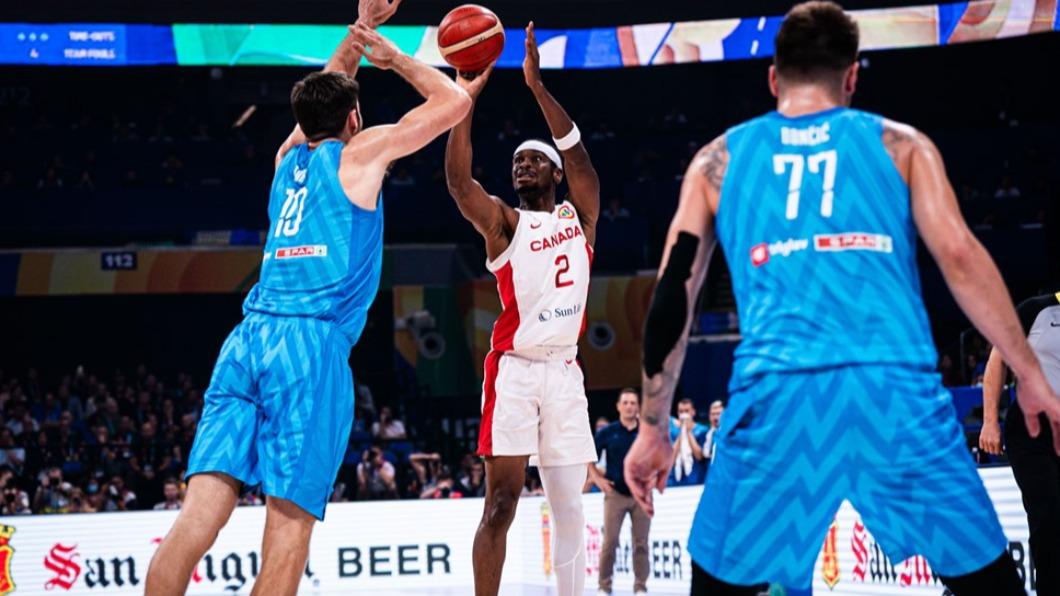 亞歷山大此戰攻下31分10籃板,率領加拿大闖進4強戰。(圖/翻攝自FIBA官網)