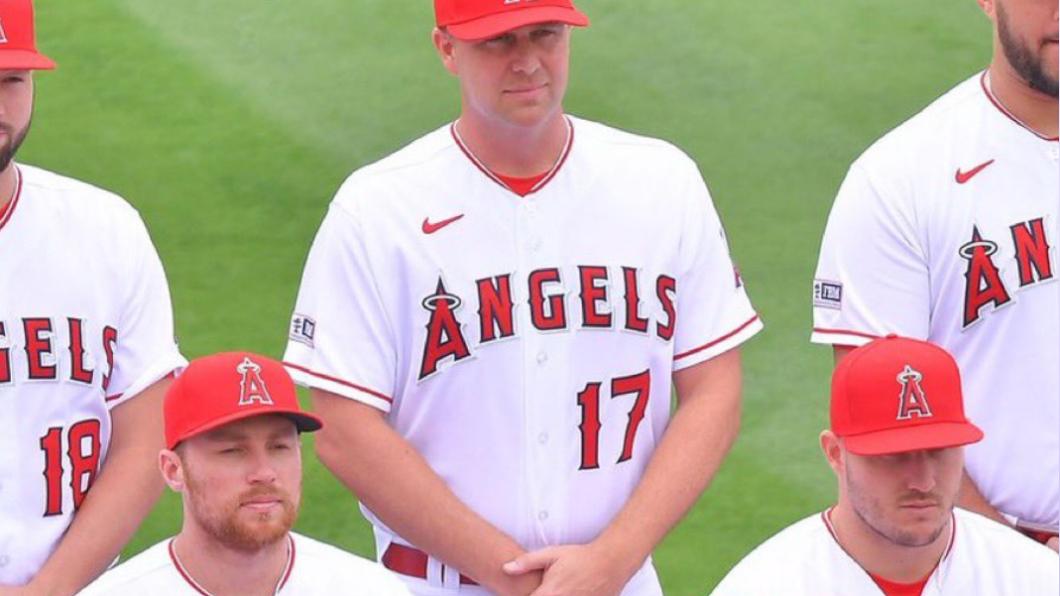 MLB/大谷翔平「替身」現身! 穿17號球衣幫拍團體照