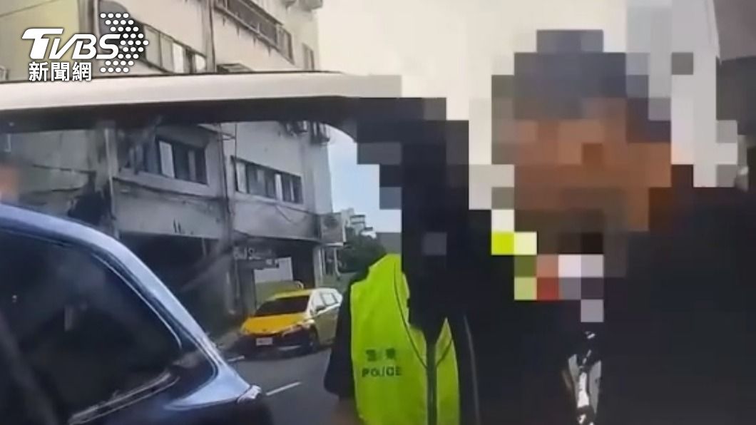 男子向警方坦承自己擋不住水果誘惑。（圖／TVBS）