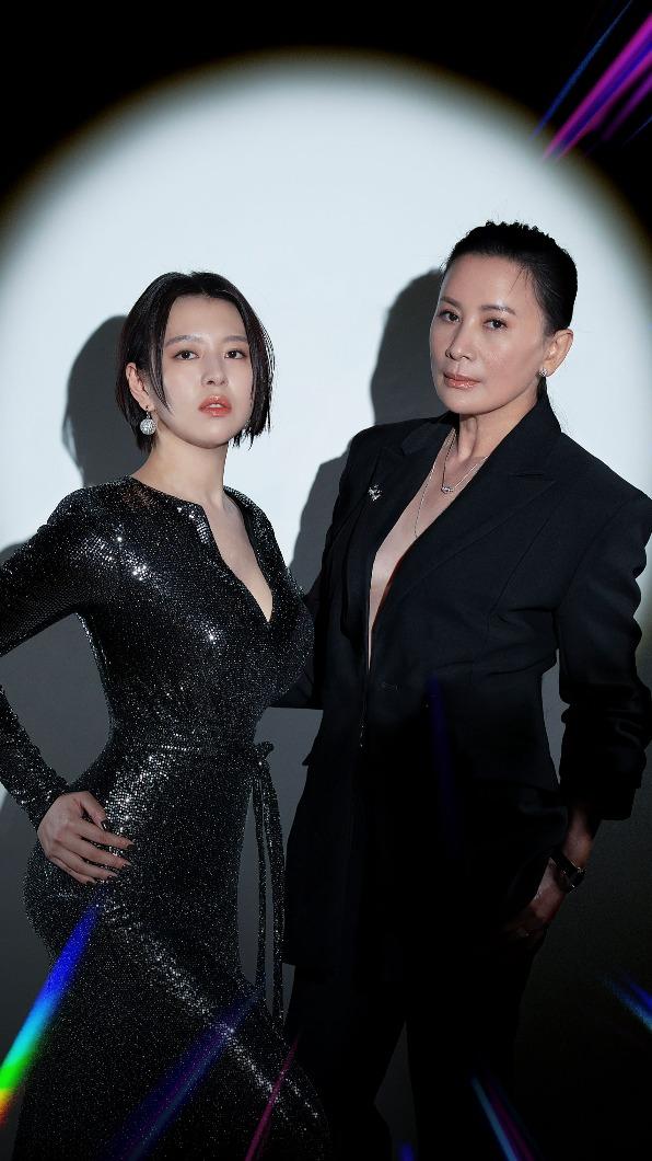 節目類典禮主持人劉品言搭檔陳亞蘭。（圖／三立提供）
