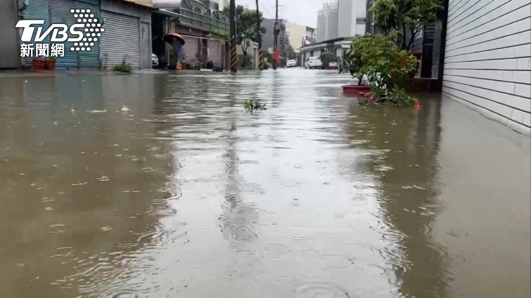 快訊/台南大雷雨仁德水淹20公分 居民:每年反映每年淹