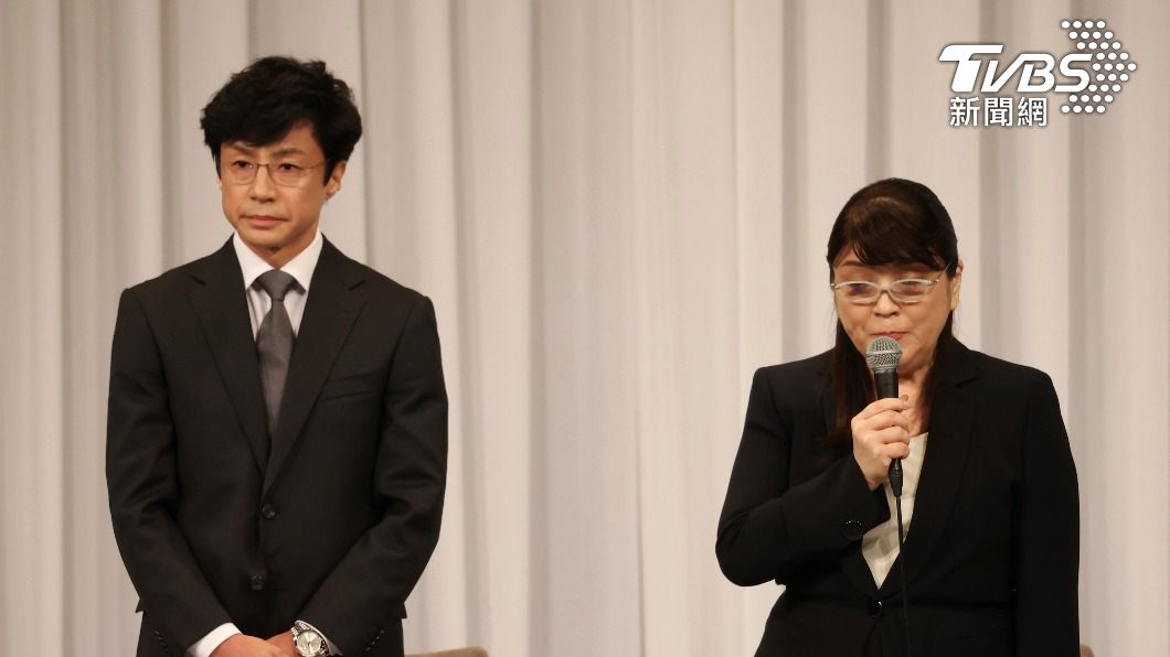 藤島茱莉景子(右)強調會加快賠償受害者的腳步。(圖/達志影像美聯社)
