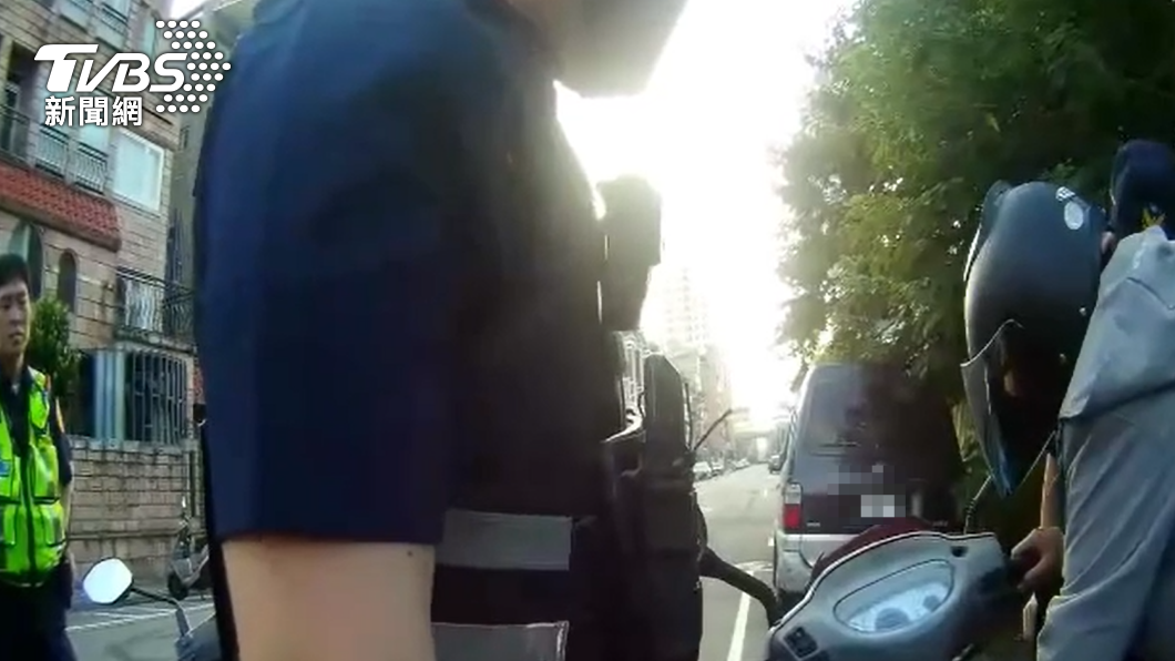 騎到沒油偷別台！通緝犯示範3秒開鎖機車　警搖頭苦勸改過
