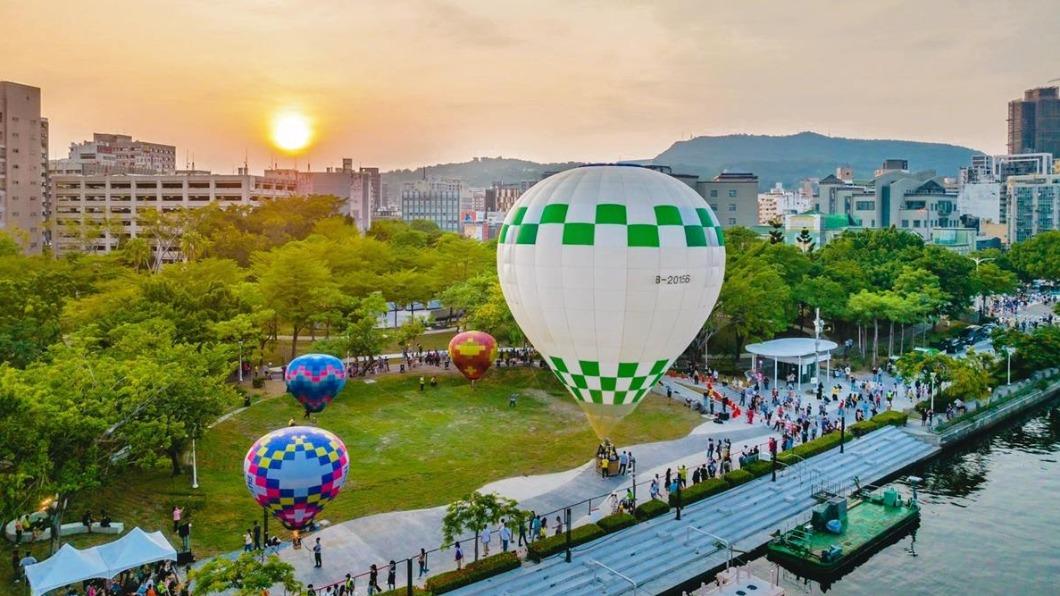 搭乘熱氣球可一覽都市美景。(圖/高雄觀光局提供)