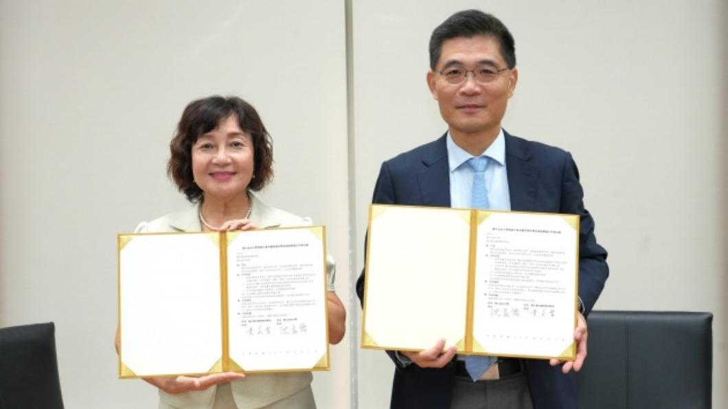 成大、南護簽署合作備忘錄 共享教學實習資源