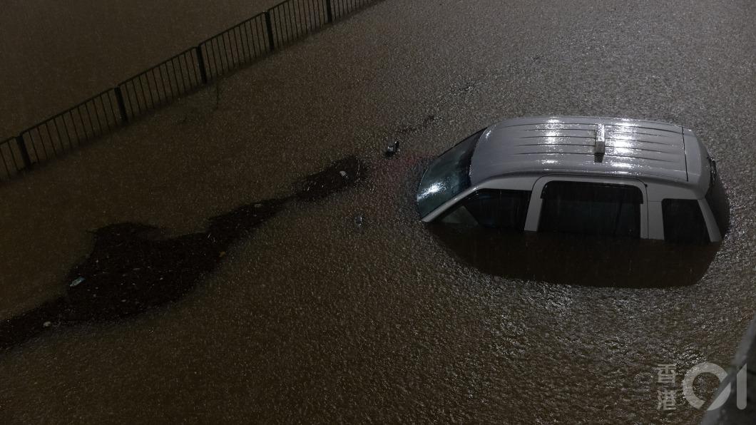 海葵餘威重創!香港爆「世紀雨災」黑色暴雨破139年紀錄