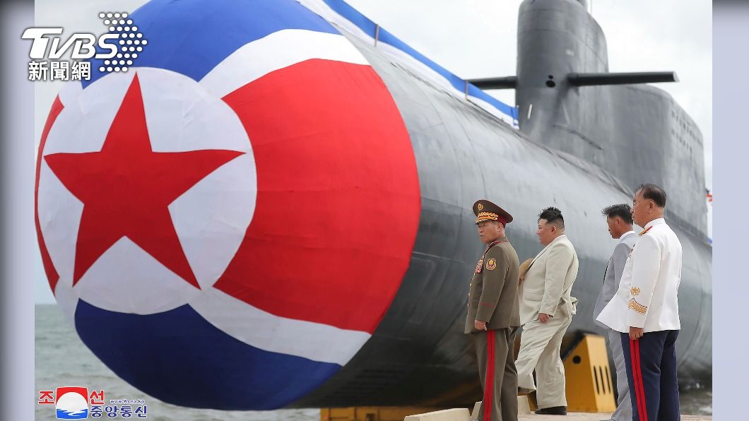 北韓75年國慶前夕 金正恩親自啟用首艘戰術核攻擊潛艦