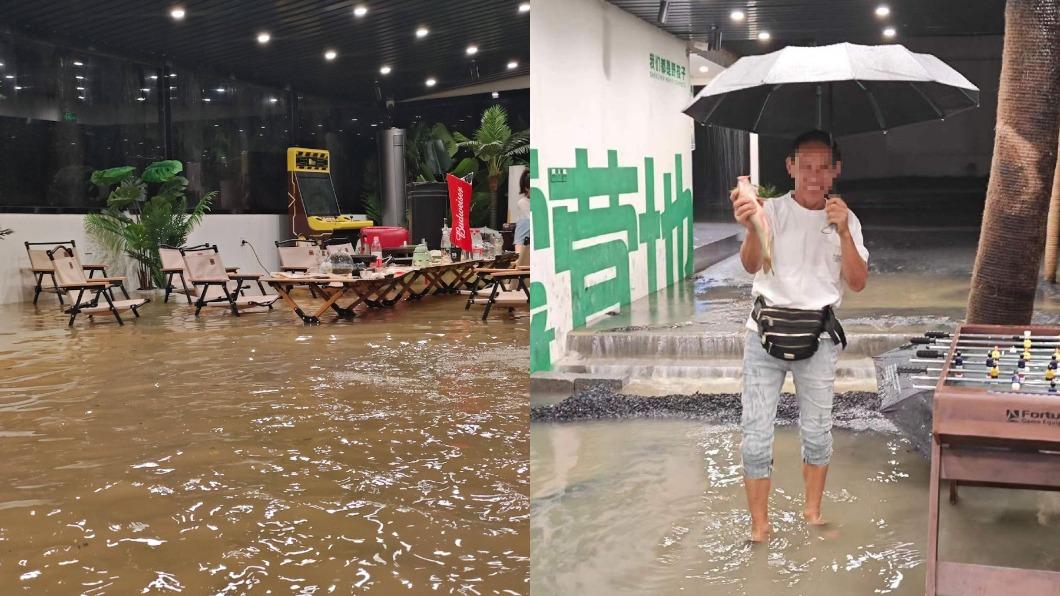 室内淹水甚至可以抓魚。(圖/翻攝自微博)