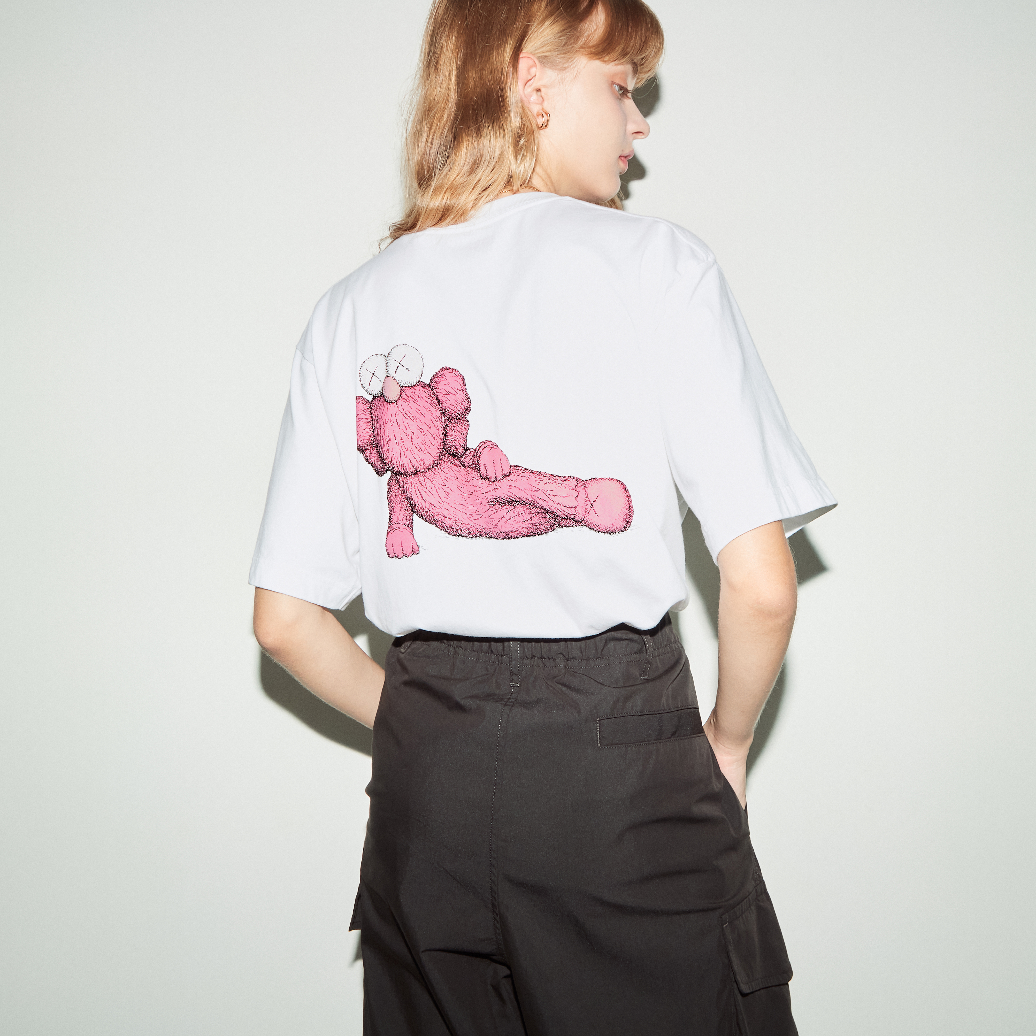KAWS UT印花T恤(短袖) NT$590。(圖/Uniqlo提供)