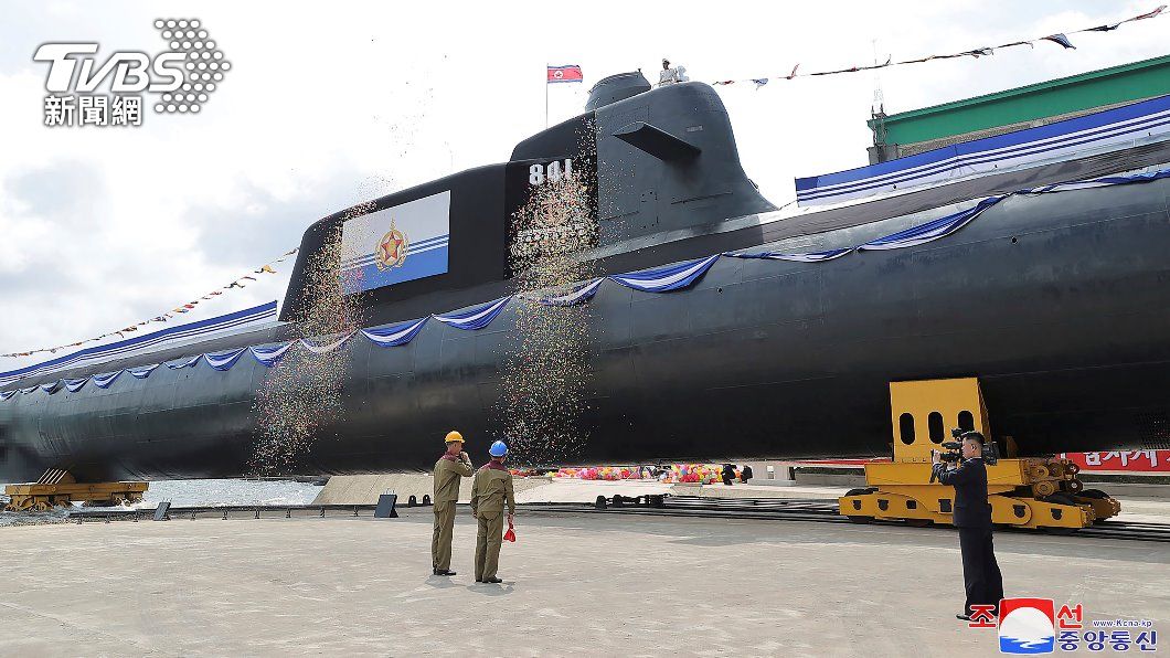 北韓首艘戰術核攻擊潛艦亮相 金正恩出席典禮