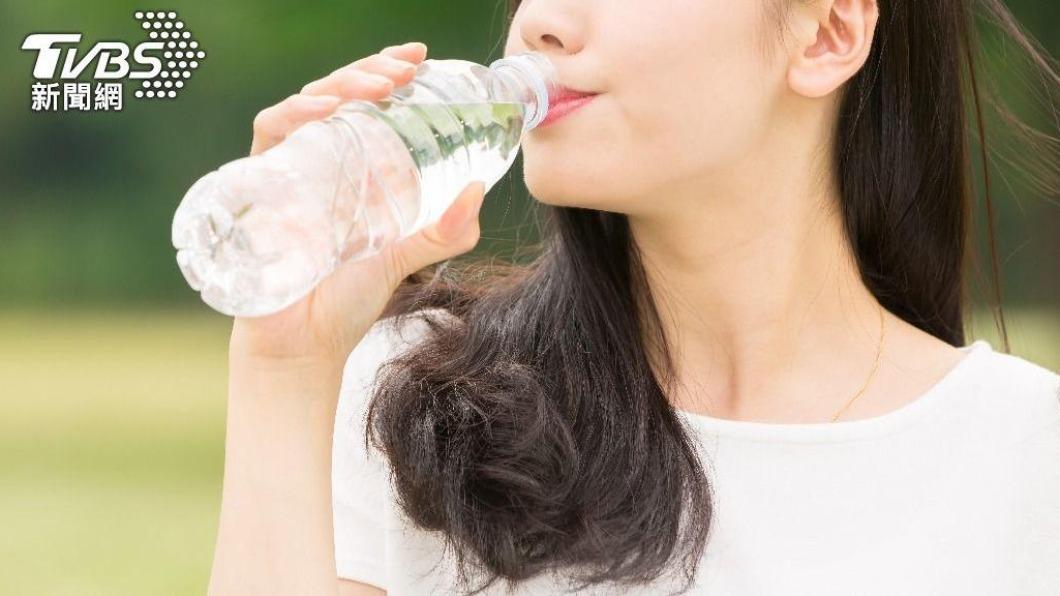天心每天會喝滿2000cc的水。(示意圖/shutterstock 達志影像)