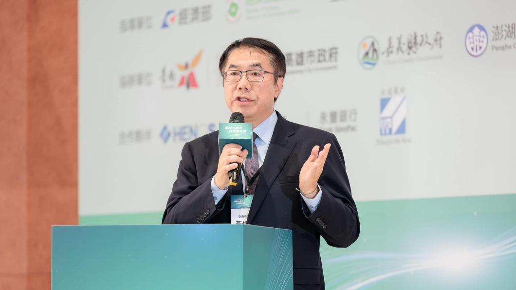 面對排山倒海的政治口水戰，台南市長黃偉哲也親上火線面對受訪依依反駁。。（圖／取自黃偉哲臉書）