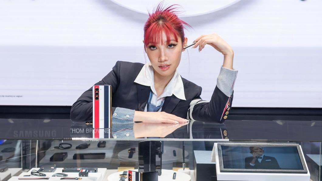 Karencici虧男友不會拍照,常常把她拍成哈比人。(圖/三星提供)