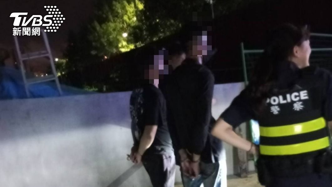 2男被依現行犯移送法辦。（圖／TVBS）