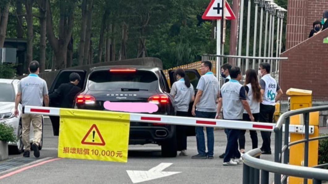 楊玲宜質疑高虹安出入搭百萬名車。(圖/翻攝自北區超正。派 我是楊玲宜臉書)