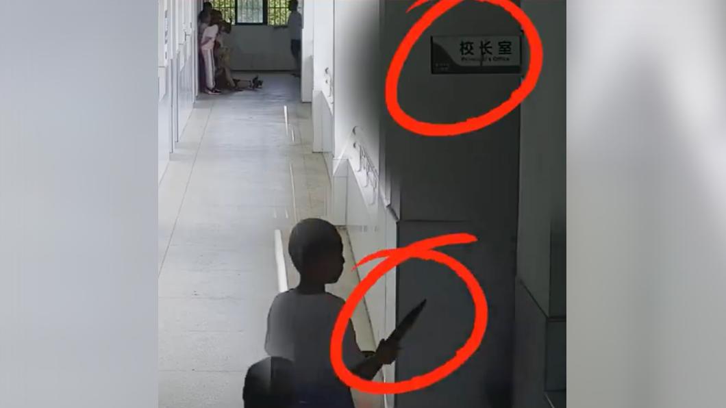 徒手挖砲彈！國小生一把抓「直衝校長室」　全校師生秒疏散