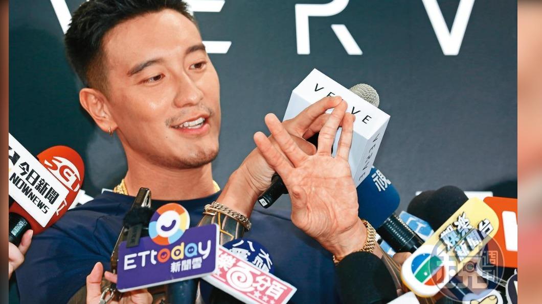 手相藏婚變玄機！王陽明1指「歪了」　專家嘆：感情易曲折