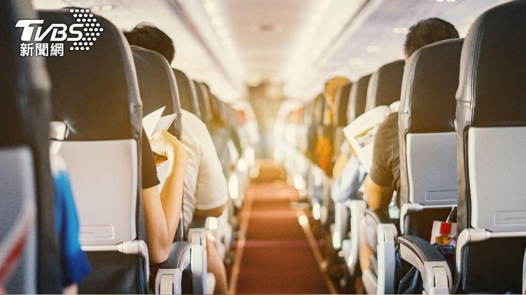 飛機這2處最髒!正妹空姐遇「超噁乘客」好崩潰 螺旋槳故障也沒人理