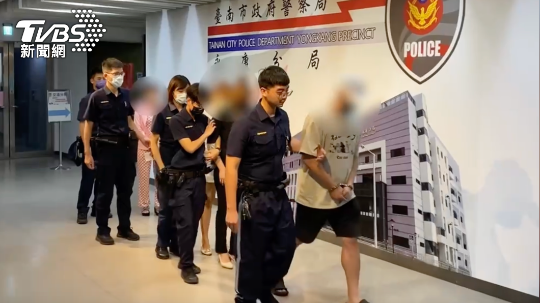 警方共逮10人到案。(圖/TVBS)