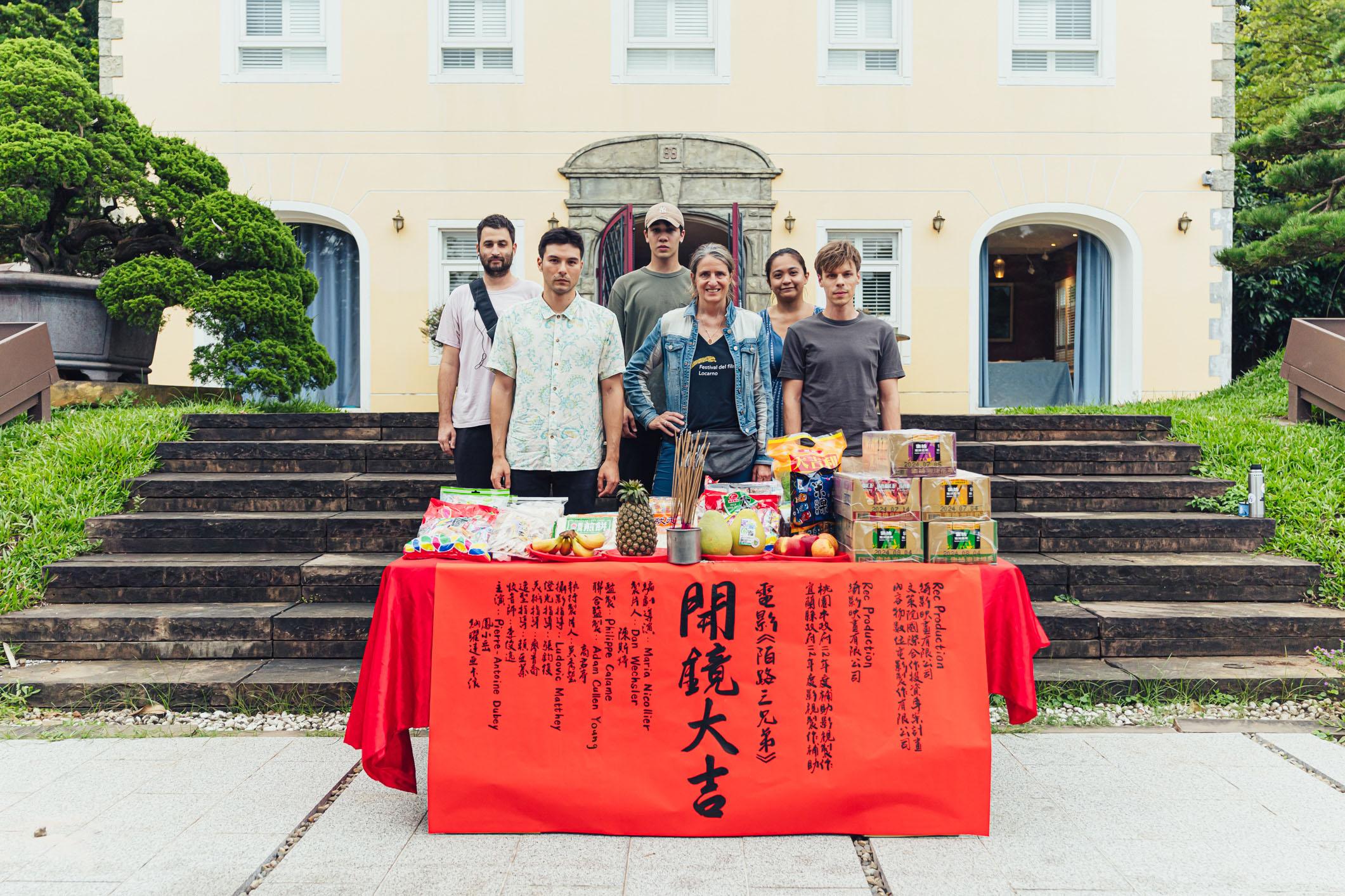 台、瑞合製的公路電影《陌路三兄弟》，於桃園蘇家莊園舉行開鏡儀式。（圖／綺影映畫提供）