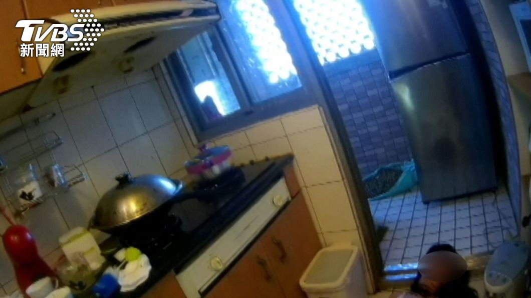 女兒住北部!台中獨居嬤倒臥廚房 警消破門和死神搶命