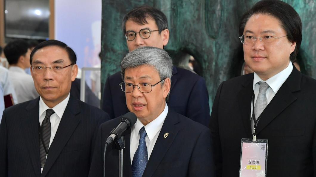 行政院長陳建仁、行政院政務委員羅秉成、發言人林子倫、內政部長林右昌今出席「『誌過去,致未來』-平復國家不法及名譽回復證書頒發聯合典禮」。(圖/政院提供)