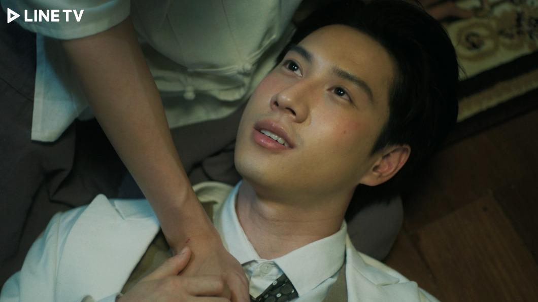 《模犯生》查農被當眾示愛!他露骨喊:怕酒精讓我做出想做的事