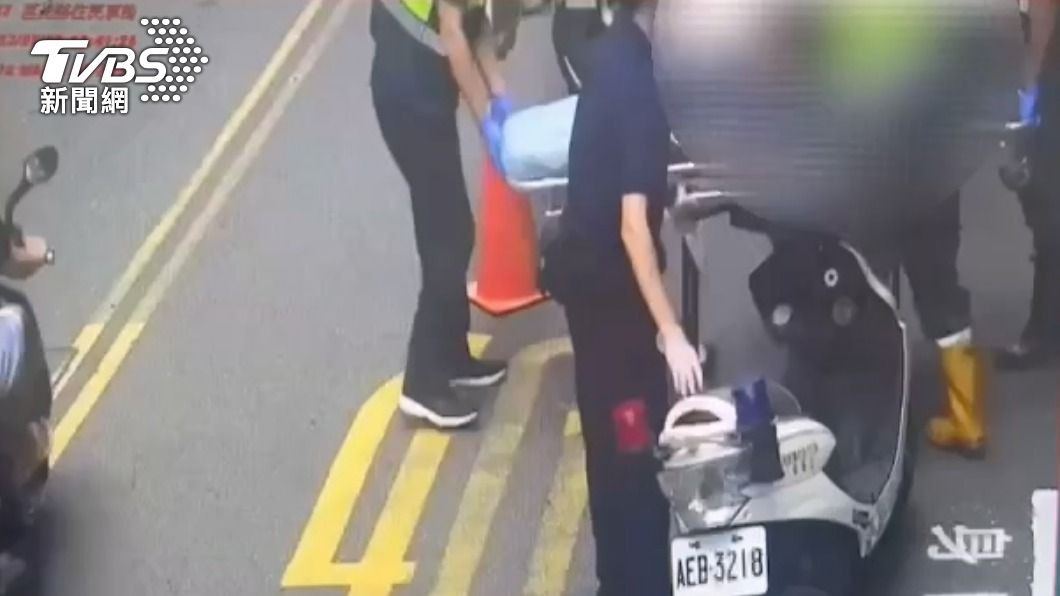 懷疑背地壞話!弟怒揮菜刀亂砍哥哥 7旬母嚇壞急報警