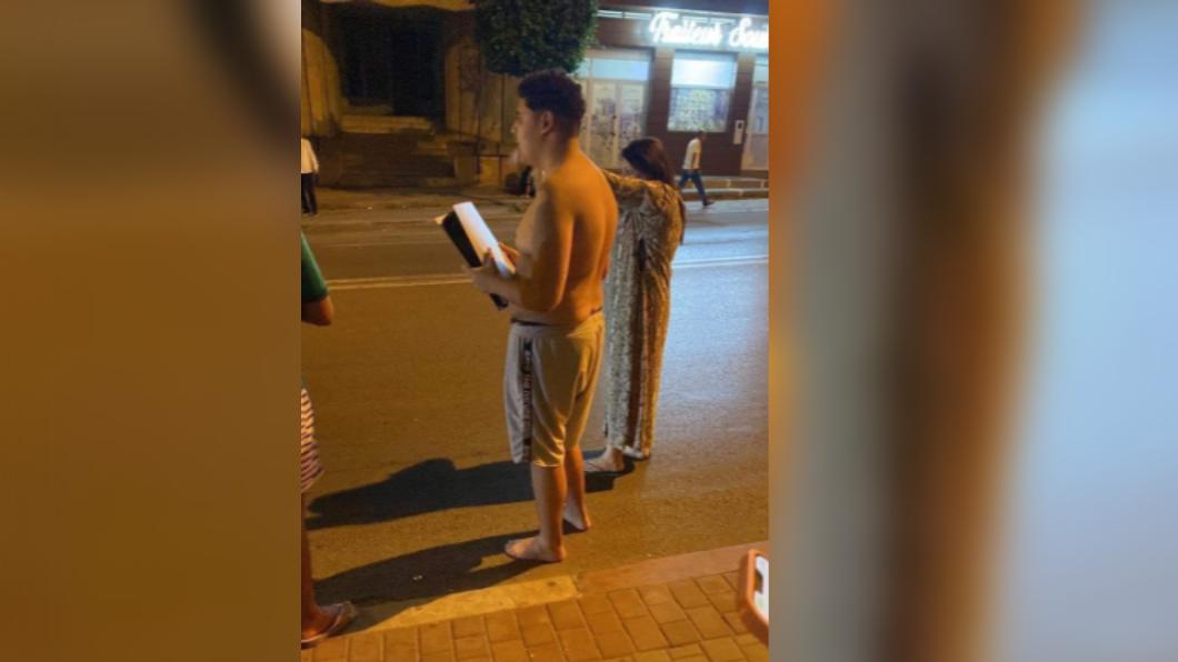 比命重要!摩洛哥強震 男光腳逃命卻「手捧PS5」