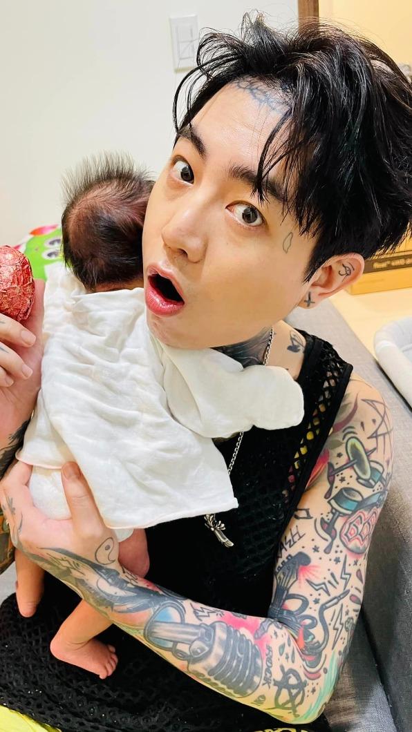 謝和弦說要為了女兒戒大麻。(圖/翻攝自謝和弦 臉書)