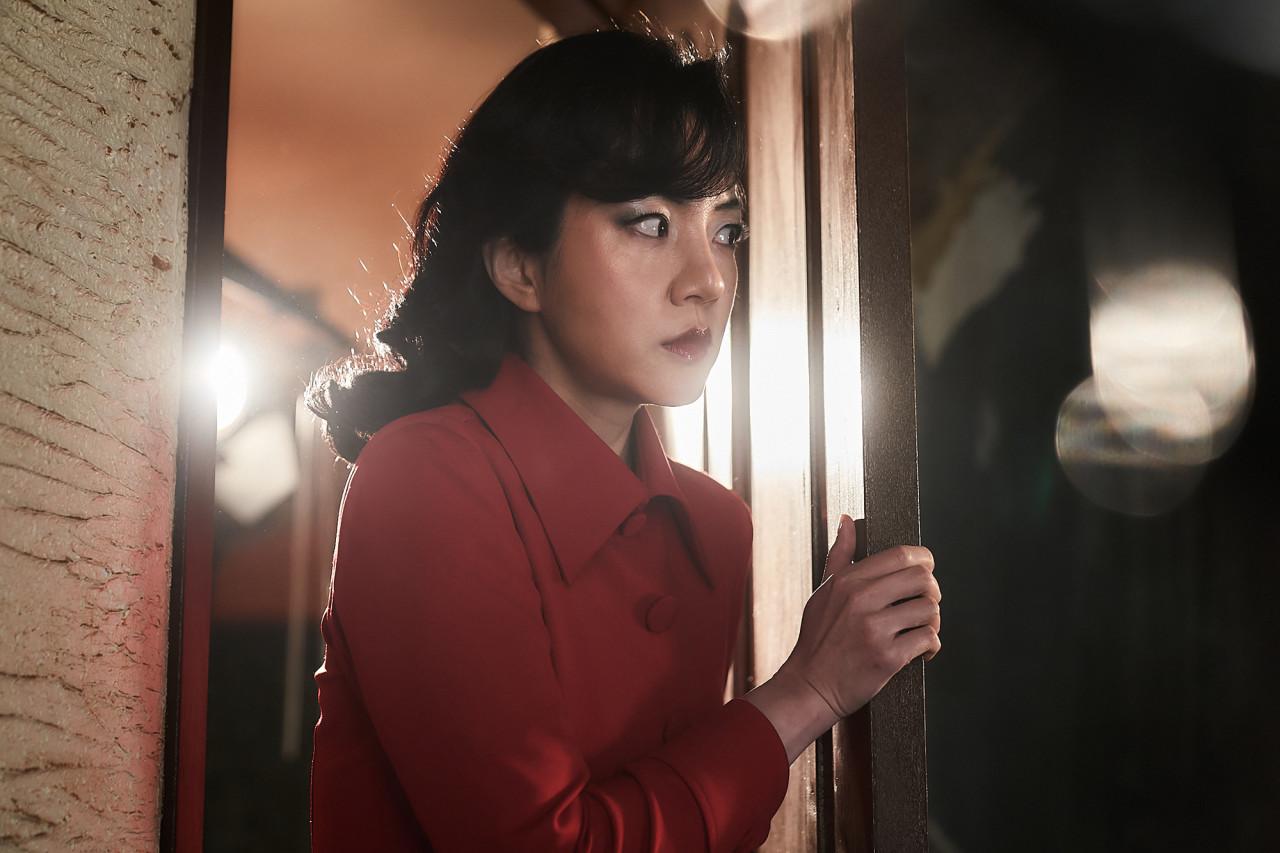 林秀晶繼《鬼魅》後,睽違20年再次與金知雲導演合作。(圖/車庫娛樂提供)
