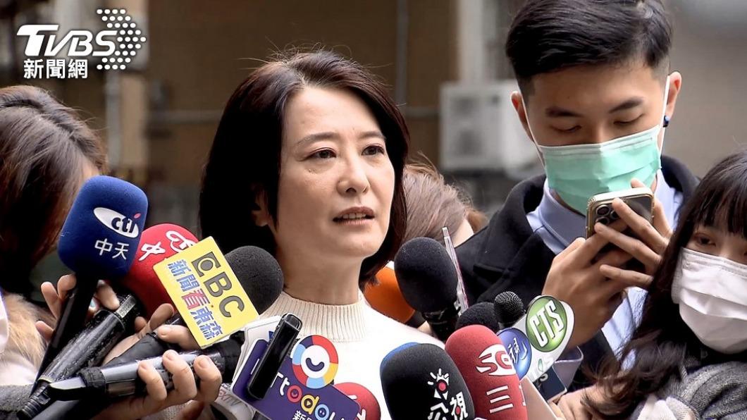 在坍塌現場燦笑?王鴻薇:與居民打招呼「綠營不用這麼關心我」