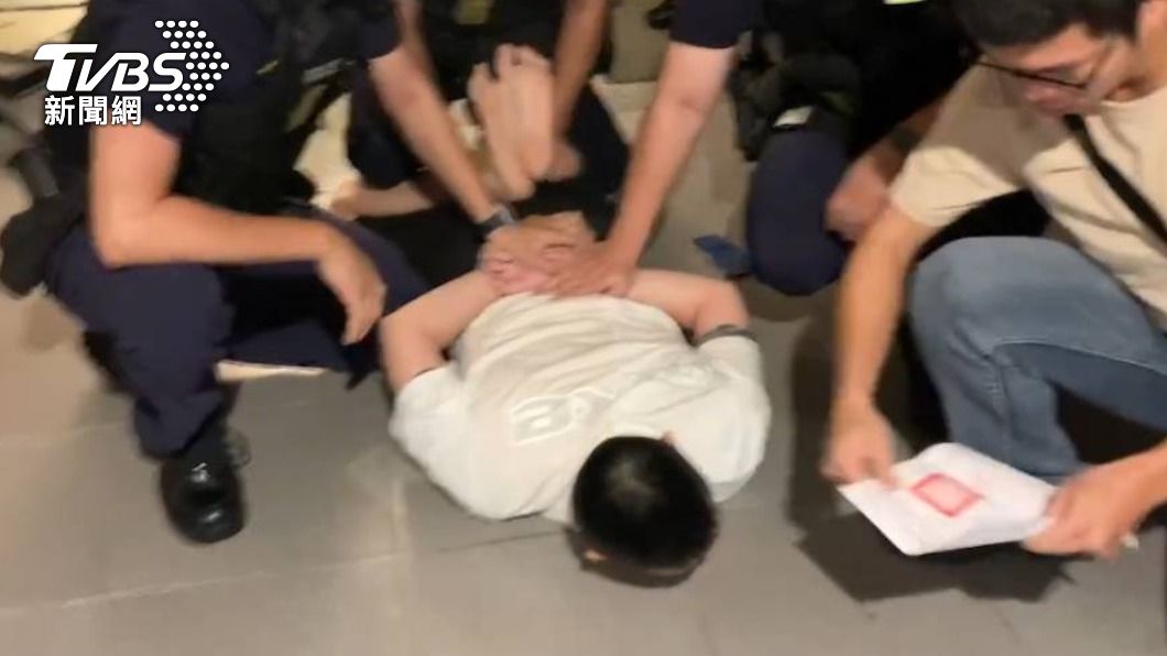 台南賓士男肇逃囂張躲摩鐵!嗆警「拘票拿來」遭壓制秒變孬