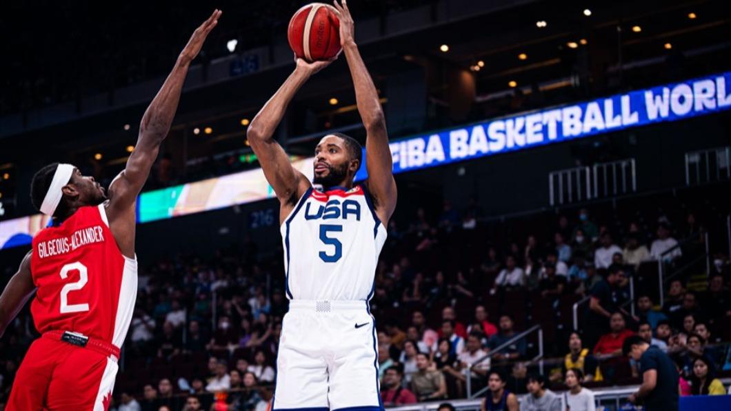 布里吉斯(Mikal Bridges)第四節飆進神奇三分,助美國逼進延長賽。(圖/翻攝自 FIBA)