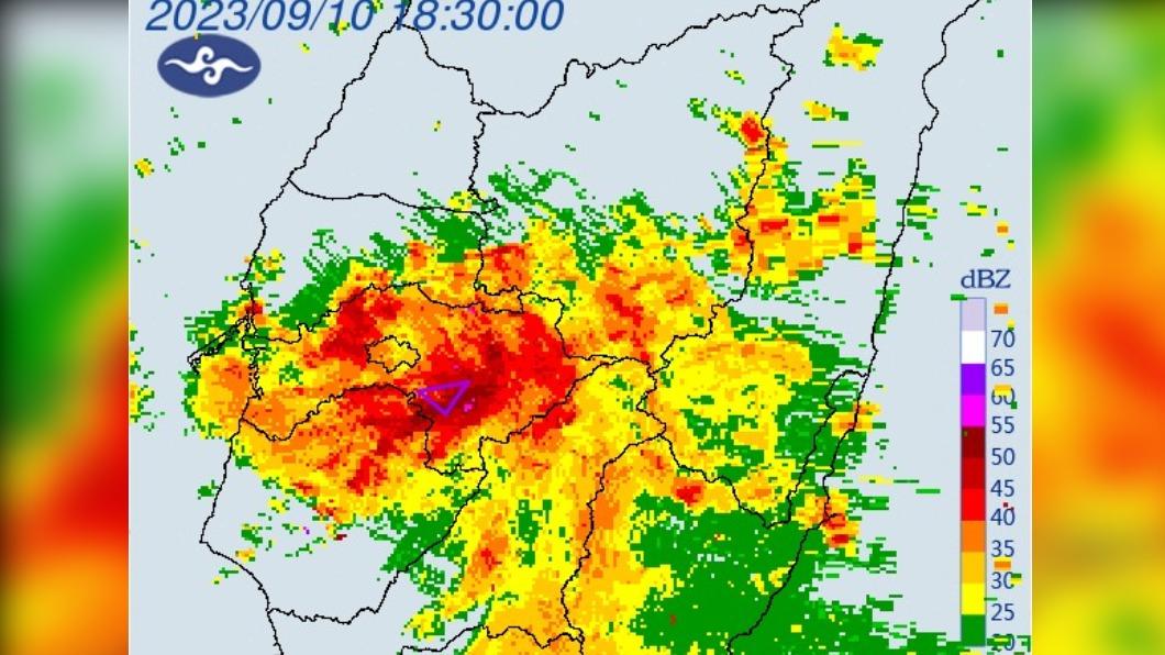嘉義出現劇烈降雨。(圖/中央氣象局)