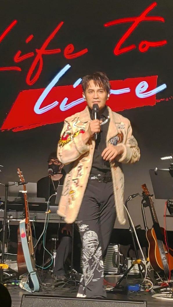 羅文裕表示媽媽最喜歡鳳飛飛、龍飄飄和黃乙玲。(圖/大賞門文化提供)
