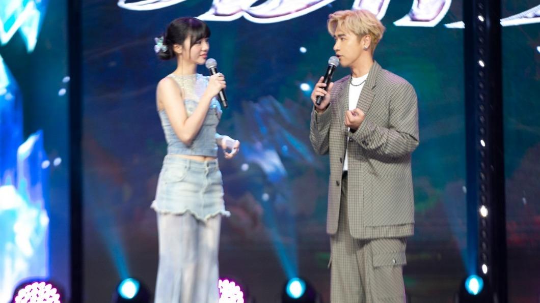 歐弟(右)擔任少女見證人。(圖/TVBS)