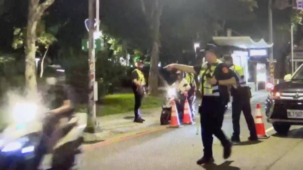 男子衝臨檢站 遭罰18萬吊銷駕照