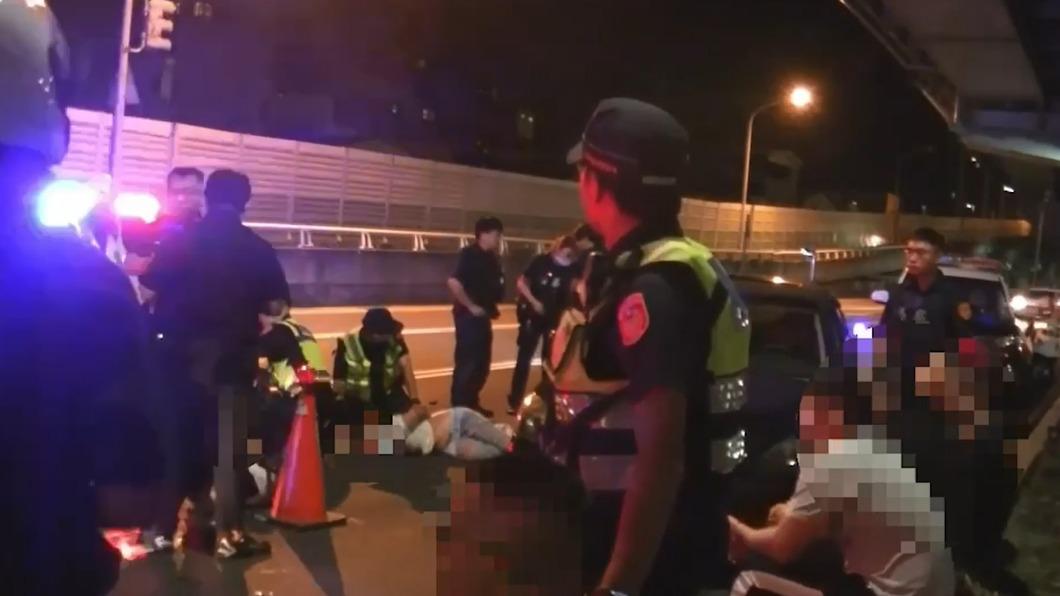 心虛！男無照駕駛拒盤查還撂人襲警　原來車上藏了這些違禁品