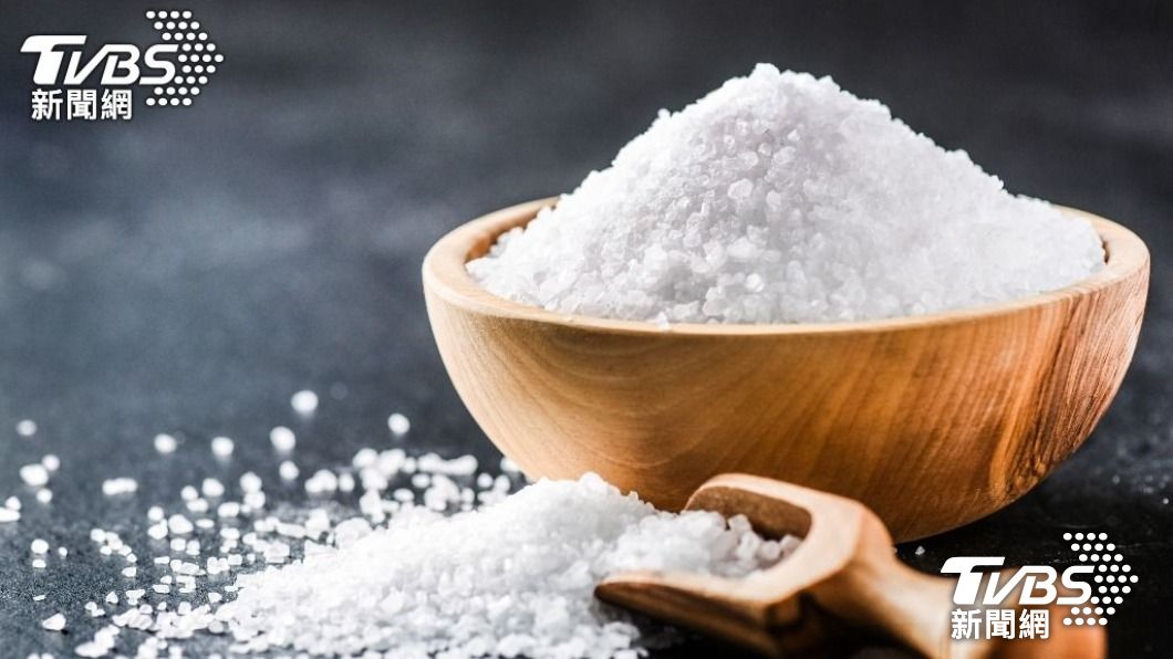 有人稱麻油雞加鹽巴會變苦。（示意圖／shutterstock達志影像） 