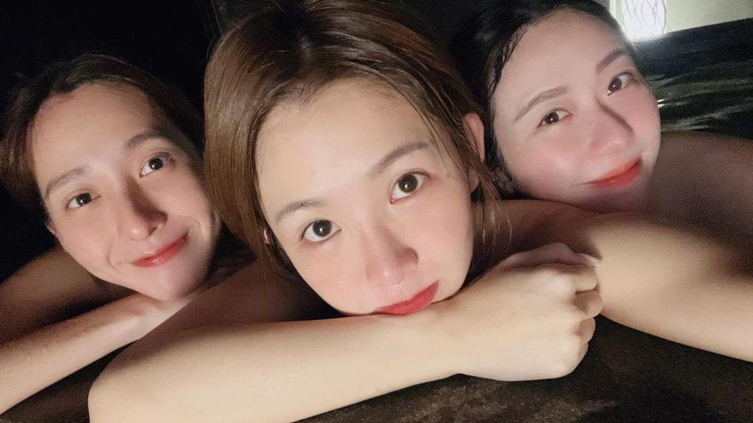 3位女神一起裸身泡湯，展現深厚友情。（圖／翻攝自「@changchinlan」IG）